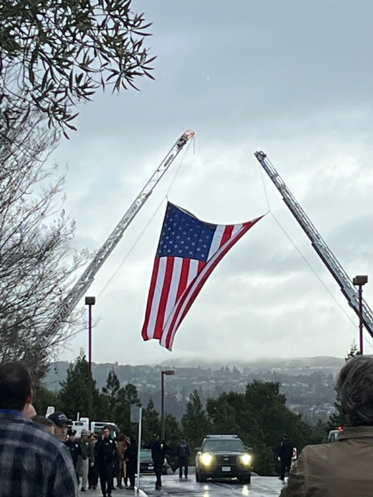 CCSFPD's tweet photo. SFCCDPD joined with the ranks of multiple law enforcement agencies to honor the life and ultimate sacrifice of @oaklandpoliceca Officer Tuan Le. Officer Le will be remembered for his service and commitment to serving his community. 

Thank you Officer Tuan Le. You will be missed. https://t.co/OIPVhacVm2