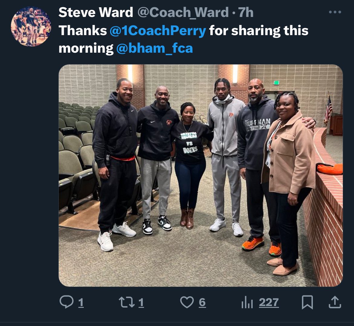 fcahuffmanviks's tweet photo. @1CoachPerry poured into our student-athletes today and we a grateful to start 2024 off right! @Coach_Ward @huffman_ad @bham_fca @BhamCitySchools @BCS_districtAth @kepjohnson32 @coach_mccray00 https://t.co/La1QarZZhf