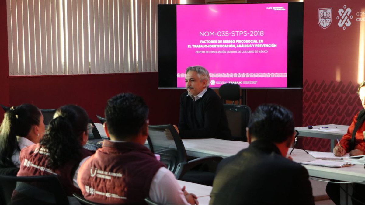 Luis_diazdeleon's tweet photo. Hoy nos reunimos con las personas conciliadoras del @CCLCDMX con el objetivo de sumar esfuerzos para mejorar la atención en favor de las personas trabajadoras de la Ciudad de México 
#TrabajoEnLaCiudad #JusticiaLaboral 
@GobCDMX @TrabajoCDMX @CedYan07 https://t.co/yP2d9Qkkmd