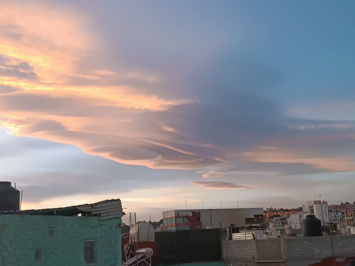 AresNemrob's tweet photo. @SkyAlertStorm Increíble lo que se ve https://t.co/HDr6KWlfhd