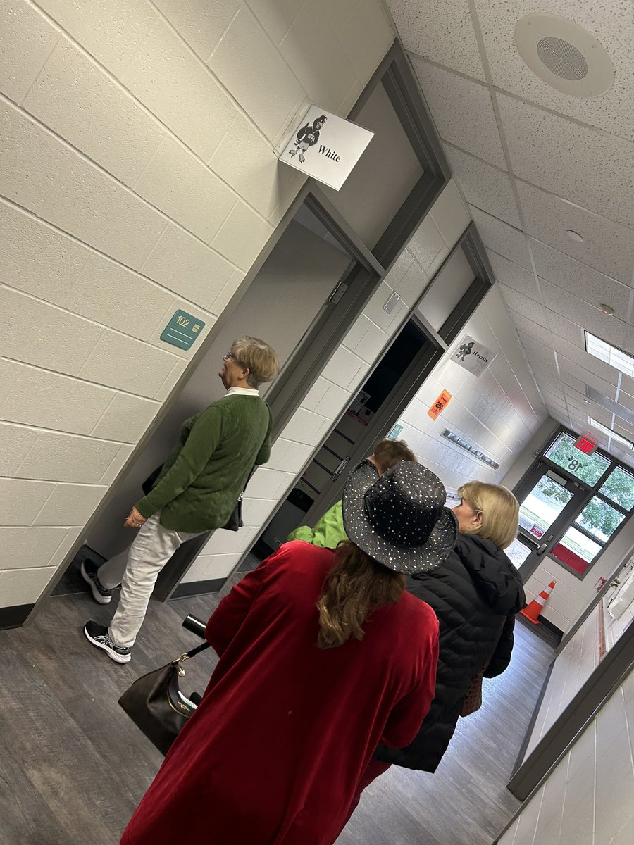 Tiffany Curtis (@coachontif) on Twitter photo HARTA honored one of our Falcon faculty members, Ms. White! She’s their employee of the month. One of her thoughtful and thankful second graders nominated her.
Your efforts are noticed and appreciated, Ms. White! 🪶 Thank you HARTA <a href="/HumbleISD_OFE/">Oak Forest Elementary</a> <a href="/CorinnaFerrier/">Corinna Ferrier</a> HARTA honored one of our Falcon faculty members, Ms. White! She’s their employee of the month. One of her thoughtful and thankful second graders nominated her.
Your efforts are noticed and appreciated, Ms. White! 🪶 Thank you HARTA <a href="/HumbleISD_OFE/">Oak Forest Elementary</a> <a href="/CorinnaFerrier/">Corinna Ferrier</a>