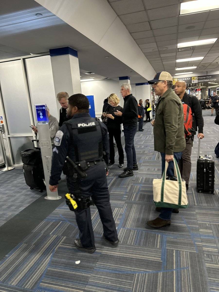 Kermit_Progress's tweet photo. Life Of A Wandering Vagabond ...
Surrounded By Police And His Secret Service, #HunterBiden Flies Back To LA On A Commercial Flight After His 15 Minutes Of MOCKERY Making An Entrance At His Own Hearing On Capitol Hill Today As A Spectator
20 Minutes Later, He Gets Up And Leaves https://t.co/ZnhmoFfBNf