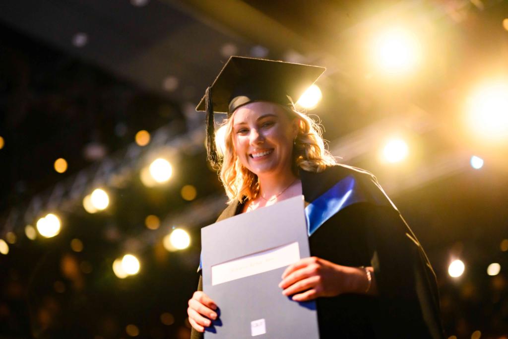 QUT's tweet photo. 🔔 Attention QUT December Grads! Now that you've officially graduated, let's keep the good vibes rolling! Update your email on HiQ and ensure you're part of the post-grad party: https://t.co/U5TJLDhstT. Let's stay connected and celebrate your success! 🚀💻 #QUTAlumni #QUTGrad https://t.co/pP2KjMr4i0