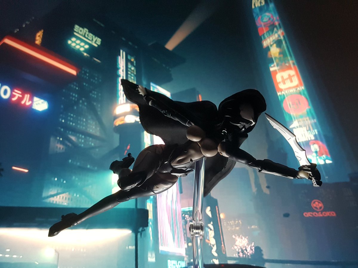 TheLocalBard's tweet image. The last pic feels like she&apos;s imitating Batman.

#SnailShellStudio #SnailShellAssassin #Assassin #ToyPhotography @wozhike