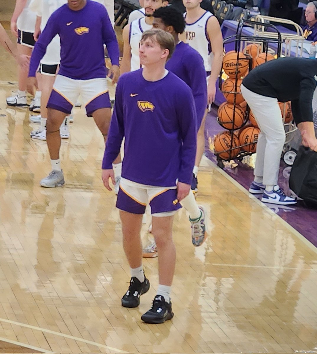 Newest addition to UW-Stevens Point Men's Basketball roster:

Casey Verhagen 📸 (Sheboygan Lutheran HS graduate)

Last played for Northern Michigan MBB two months ago (Nov. 2023)

Facing against his former HS teammate tonight -- Delvin Barnstable of UW-Whitewater