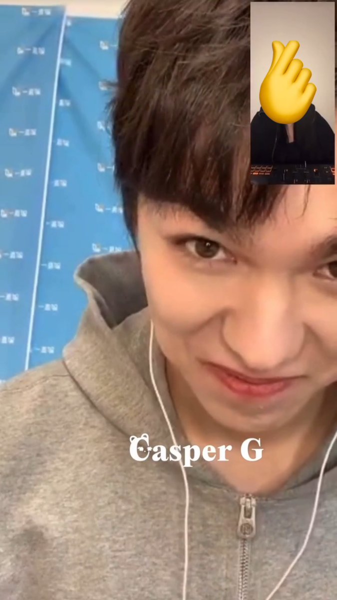 chweposts's tweet photo. 💎 Hello

🐻‍❄️ Hello *copied op

💎 ”Hello my cutie sexy baby hansol”

🐻‍❄️: 🫣🤨 https://t.co/6qYlL18IzF