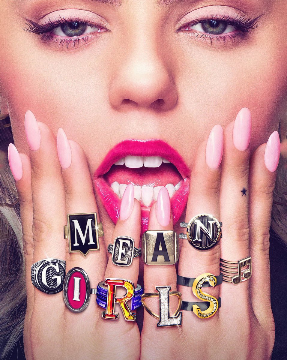 tracklist's tweet image. Isabela Boscov elogiou a performance da Reneé Rapp como Regina George em “Meninas Malvadas”: 

“Ela é uma figura majestosa e domina a tela quando está em cena. Ela é uma atriz muito interessante, quase não me faz sentir saudade da interpretação icônica da Rachel McAdams”