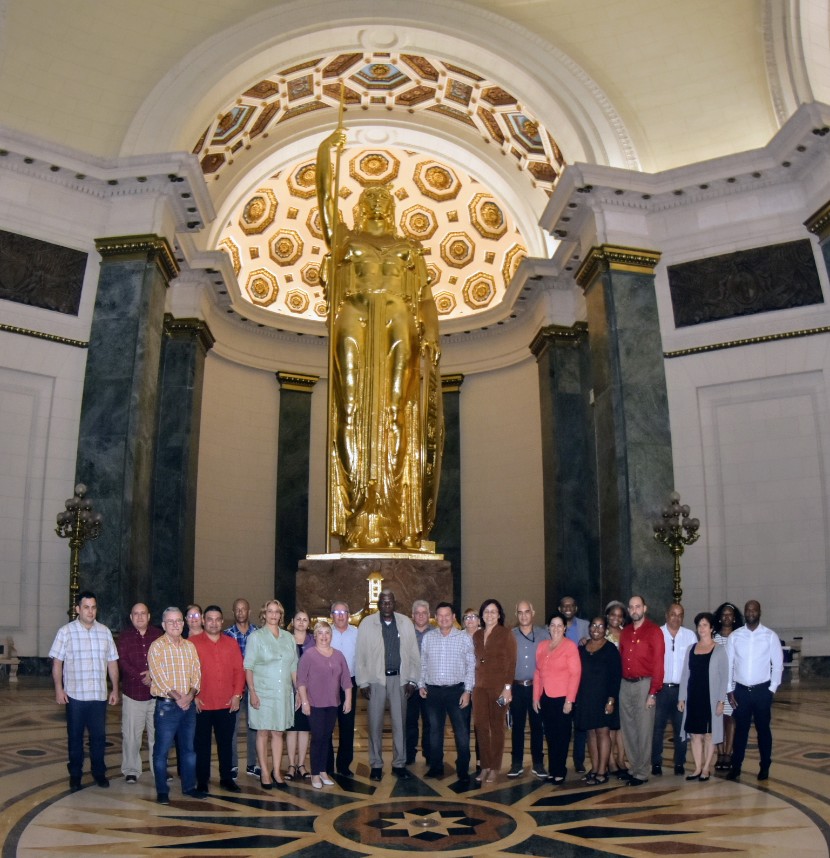 BetsyDazVelzqu2's tweet photo. Hoy recibimos la notificación del presidente de @AsambleaCuba Esteban Lazo, el acuerdo X-59 de la Asamblea Nacional del #PoderPopular, que aprobó la rendición de cuenta del @MincinCuba ante la @AsambleaCuba

#RendiciónDeCuentaMINCIN #ComercioDelPueblo https://t.co/8Rj449vTRM