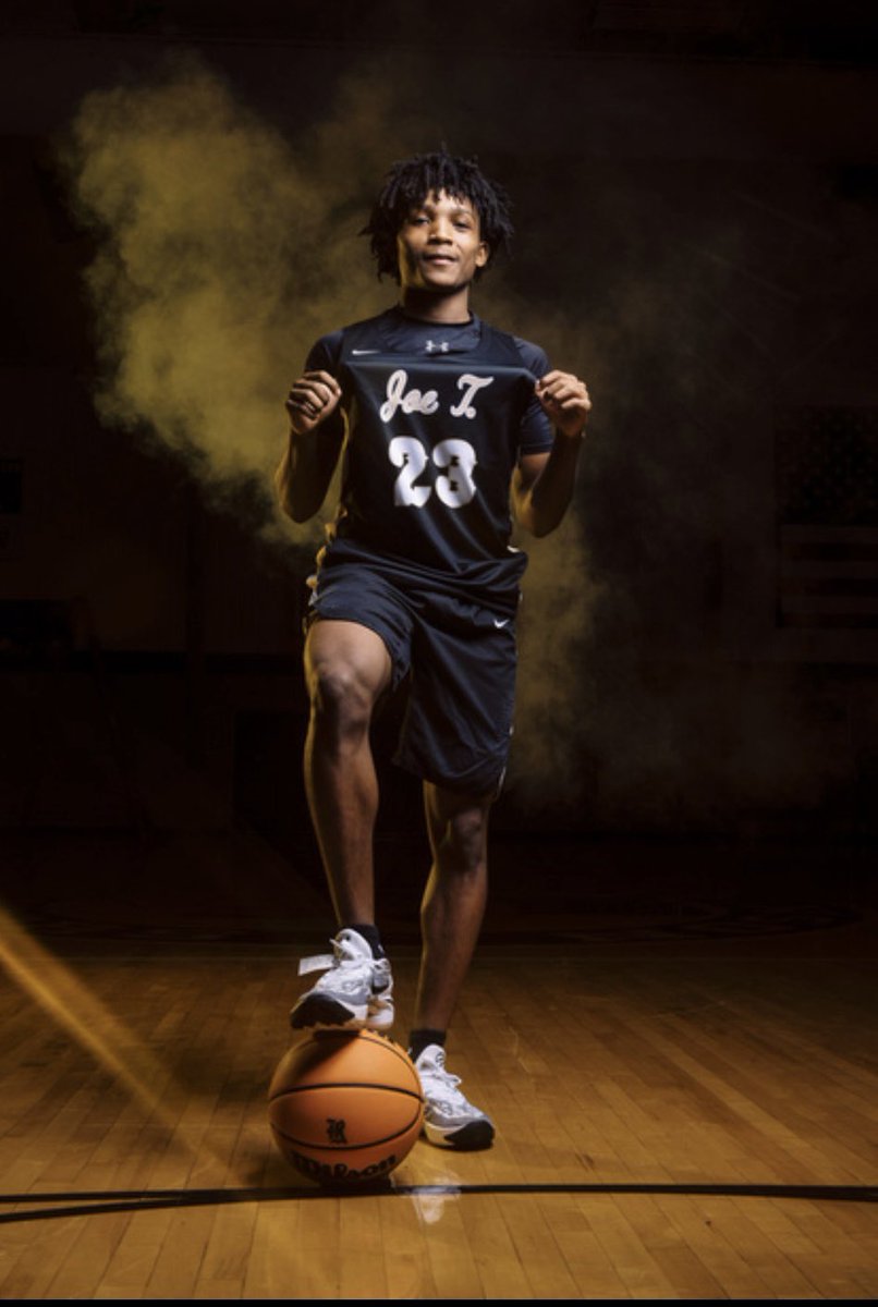 Robinson Basketball tweet media