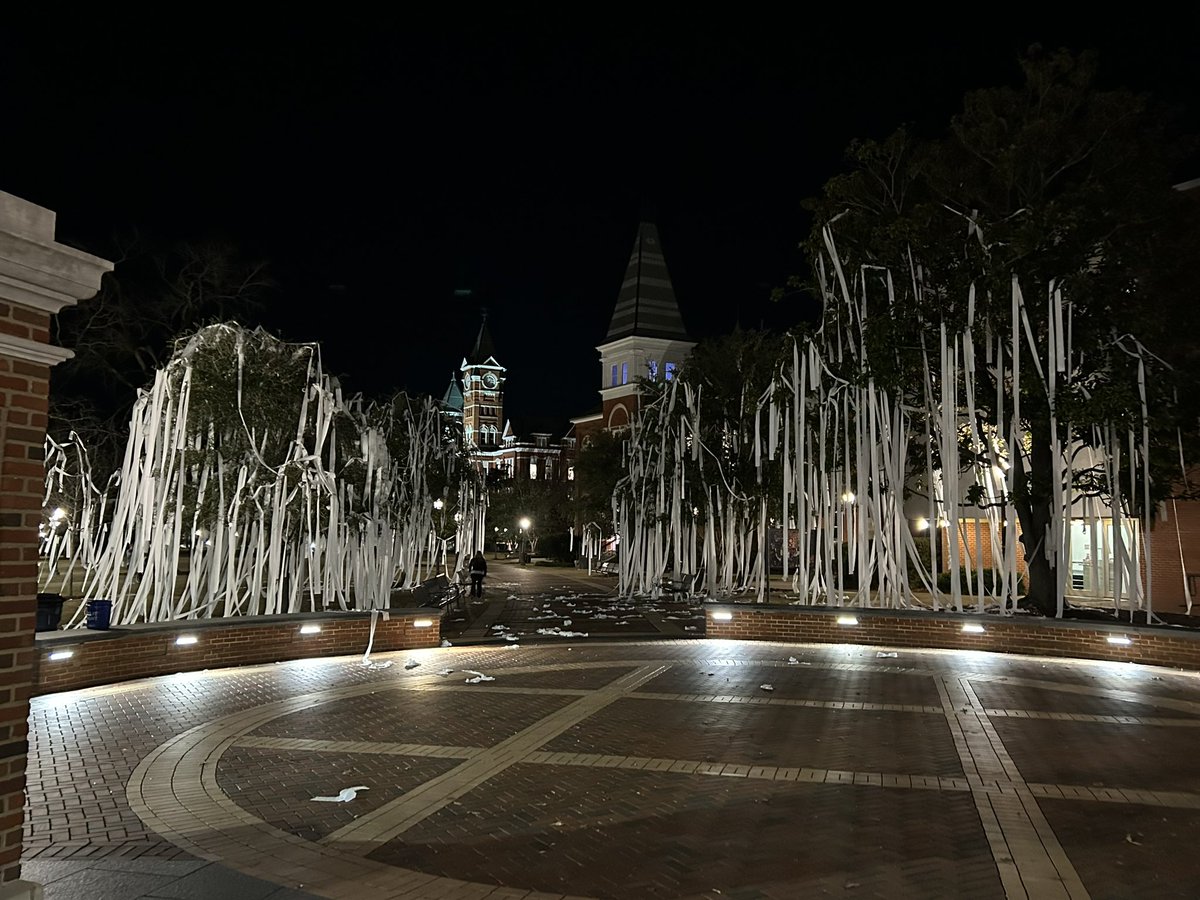 austinpratt_tv's tweet image. Pictures from Toomer’s Corner in Auburn following the news of Alabama coach Nick Saban retiring.
@abc3340