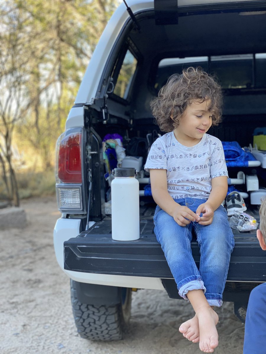 Alexvoy's tweet image. Una de mis fotos preferías de Marcelo
en épocas de pandemia. En el campo fuera de la ciudad, como dice la canción.