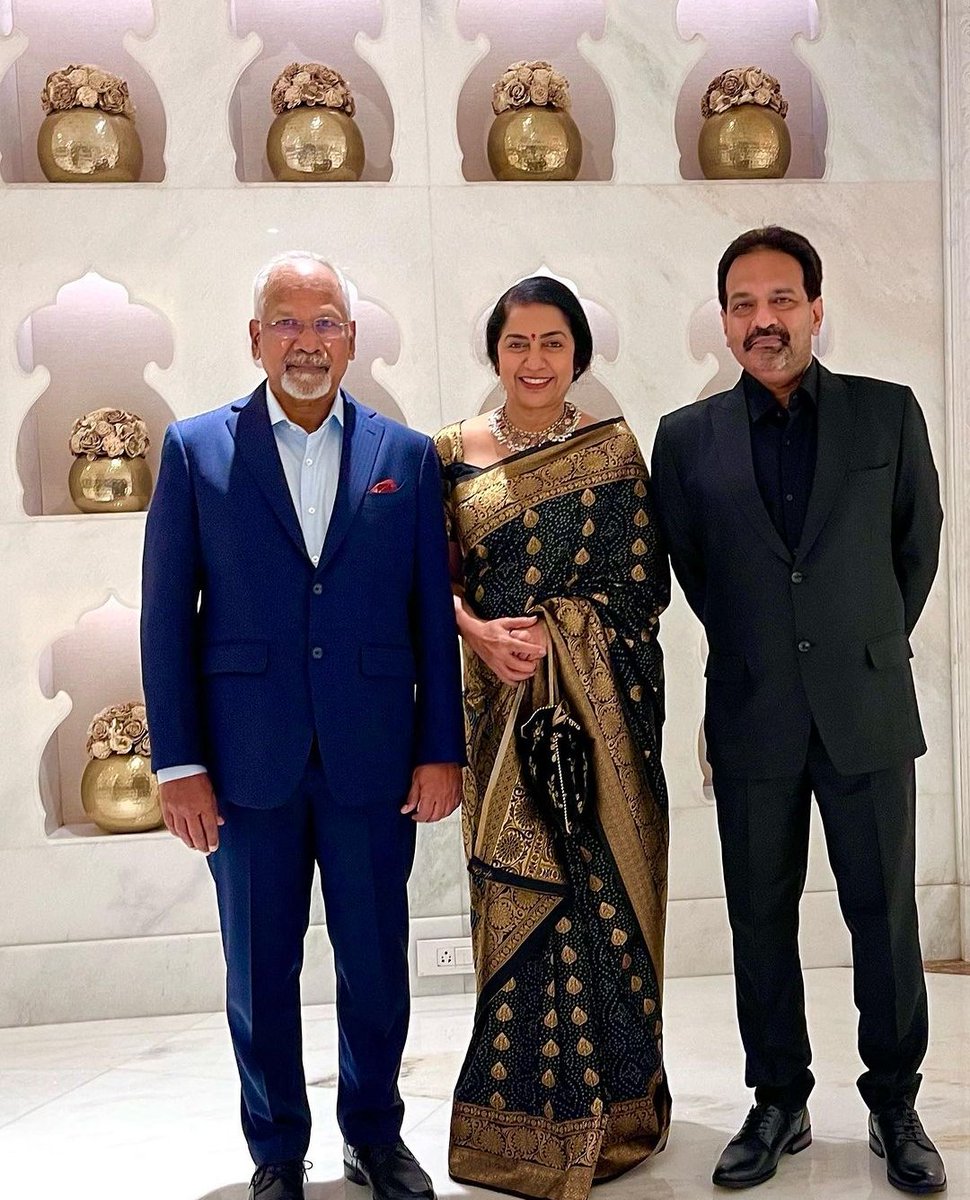 Decoding_Burger's tweet photo. #ManiRatnam Latest 🔥 CNN News 18 MR. INDIAN OF THE YEAR ( Entertainment)

Congratulations 🎉 Sir https://t.co/2NMotuTf62