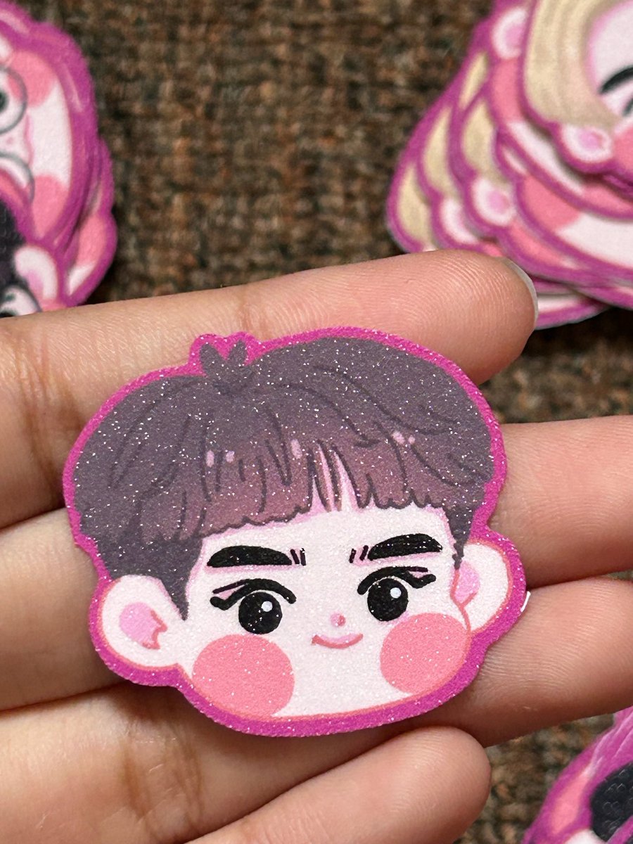 byssayy's tweet photo. hiiiii maniiissss. selain ready stock keychain &amp; popsocket ౨ৎ 𝒍𝒐𝒗𝒆𝒍𝒚𝒄𝒉𝒊𝒍 ౨ৎ kita ada ✨lightstick deco stickies✨ jg niiiiih! see uuuuu vvv soon at the con venue on 13 &amp; 14th jan yap! 🫶🏻🩷 https://t.co/pBbT61fVQ2