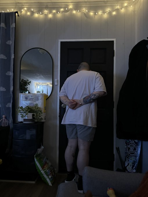 Ryan: you&rsquo;re so fucking nosy.   Also Ryan when the neighbors are fighting on the front porch https://t