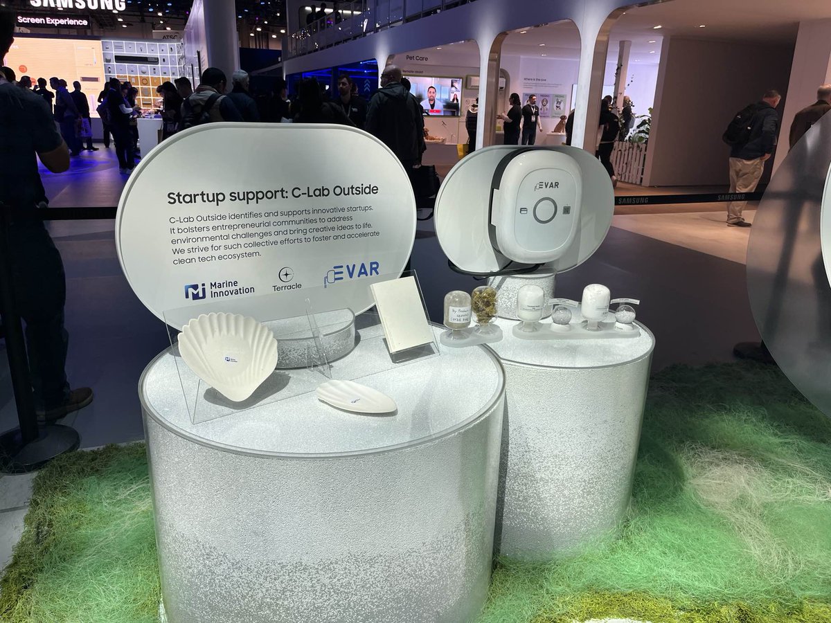 EvarPress's tweet photo. EVAR's Smart EV Charger 2023 is on display at CES2024 Samsung Hall. EVAR, which started from Samsung Electronics, is very different and special. #CES2024 #CES #CESSamsung #Samsung #EVAR #evcharger #evcharging #ev https://t.co/NsxL9z4ImZ