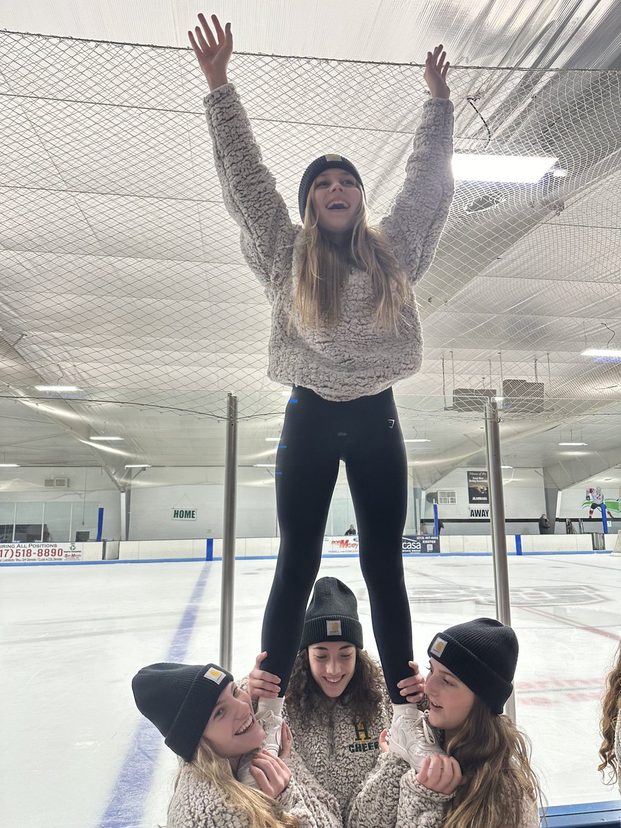 Howell__Cheer's tweet photo. Score is 3-0 Howell at the top of the Third Period. Let's
Go @HowellVHockey !! https://t.co/slze9kOWXY