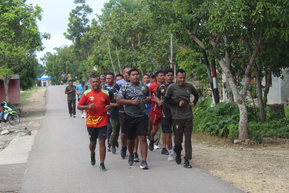 purnayata34630's tweet image. Jaga kebugaran tubuh !!! Dandim 1621/TTS bersama anggota Laksanakan pembinaan fisik olahraga pagi

#pendim 1621/TTS