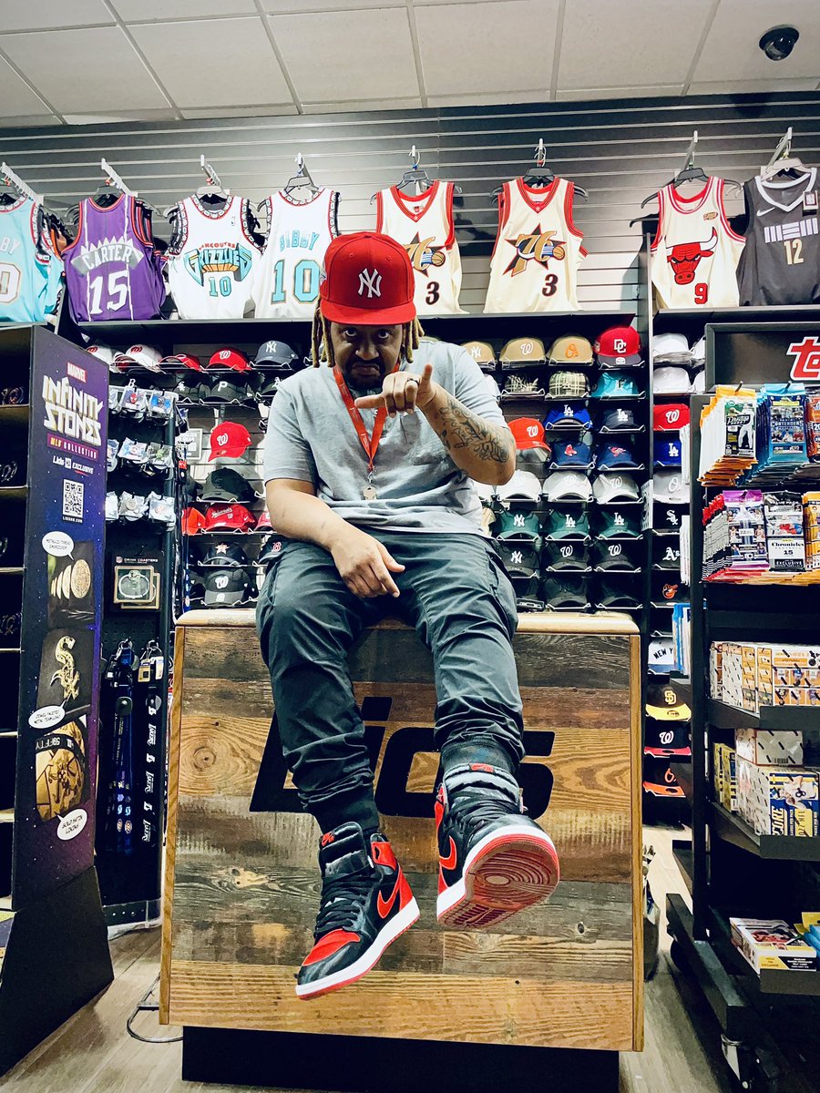 I’ve always been a worker and a student of the game. Something Gotta Change. 

#wearyourkicks #atmoscollectorsclub #kotd #snkrsliveheatingup #inmyjs #yoursneakersaredope #snkrskickcheck #ootd #whatsonyourfeet #feetheat #icollectkickzz #wywtd #areyouinfld #ogmickdre #mickdre
