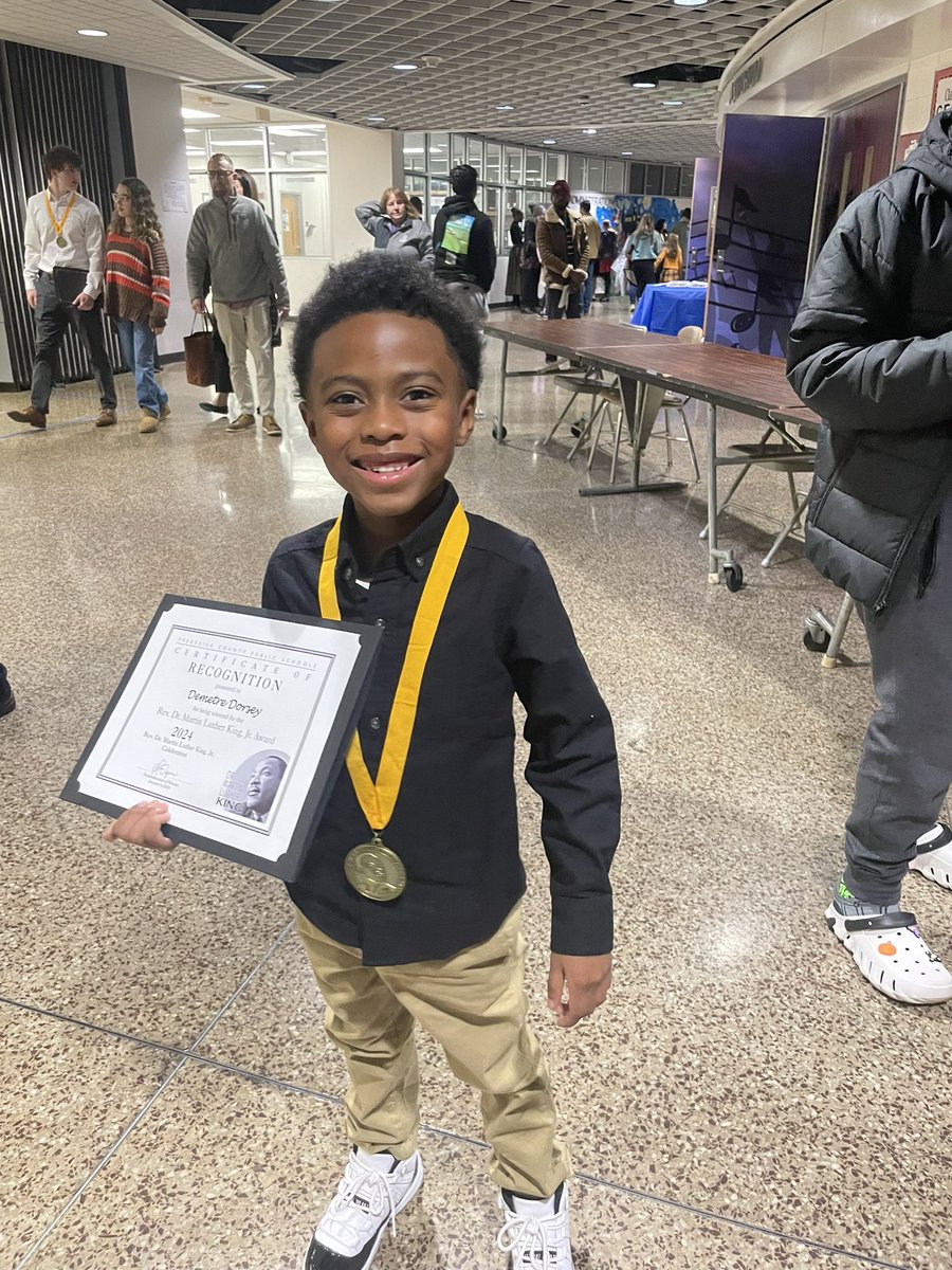 Ladies and Gentlemen, our Martin Luther King Award winner, FIRST GRADER, Demetre !!! That’s right! We grow leaders! @FCPSTrailblazer @FCPSMaryland