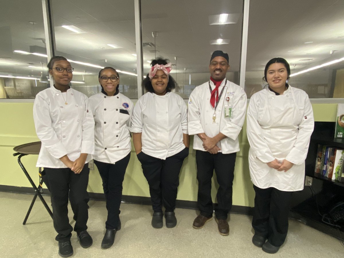 PCSDViking's tweet image. Princeton students in the @ScarletOaksSS Culinary program are learning to plan, prepare, and serve beautiful, nutritious, and tasty meals as well as the business side of operating a commercial kitchen.

#DifferenceMakers 
#DiscoverYourGreatness #AAGV @GOSatellites