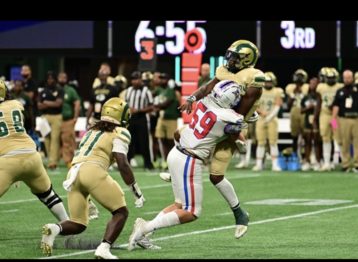 Senior season highlight‼️

Offensive line clips start at 6:52

hudl.com/v/2L1Y4U