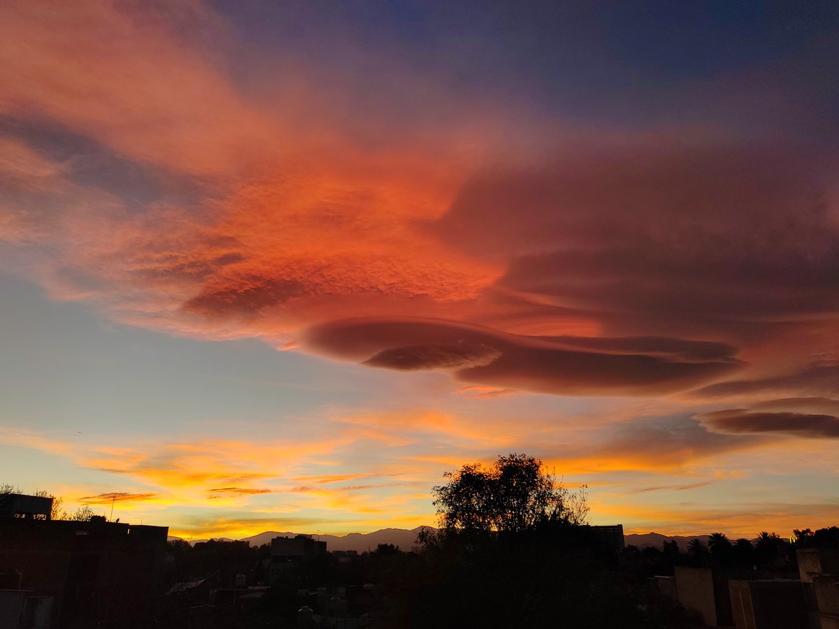 PinshiChina's tweet photo. Wey, estuvo cabrón #atardecer https://t.co/97grCbYimW