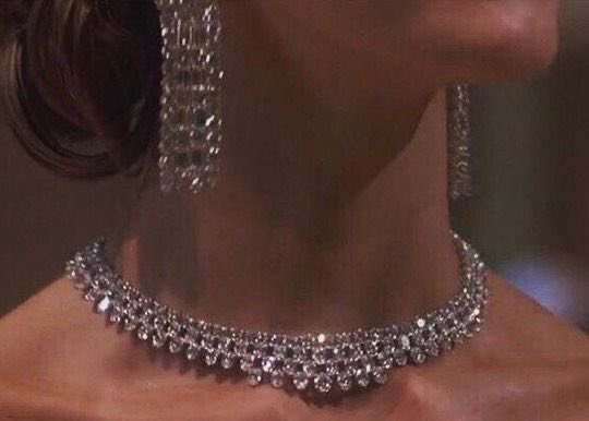 badestoutfit's tweet photo. my neck needs one https://t.co/nFMF3cUPGv