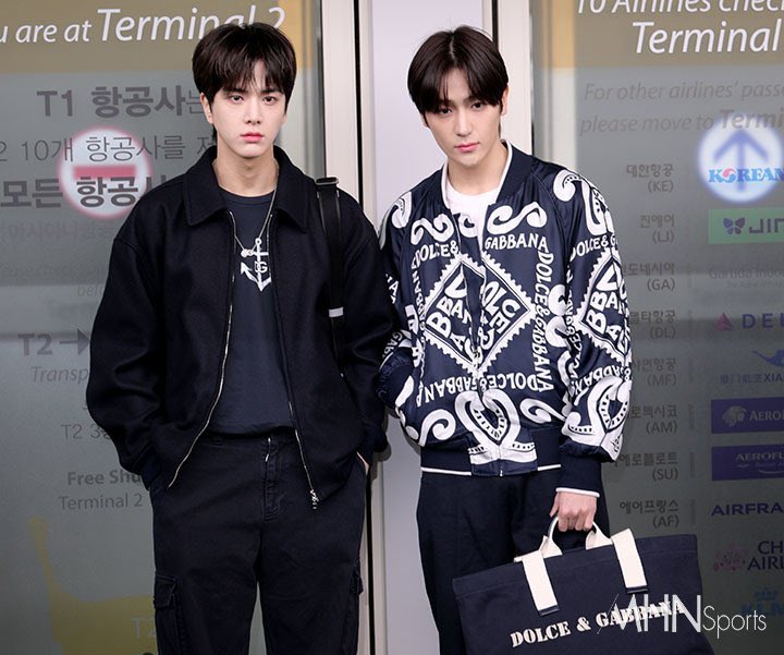 theboyzfolder's tweet photo. 🛫 Safe skies to Hyunjae and Younghoon as they fly to Milan today to attend Dolce and Gabbana's 24 Men's Show. 

#더보이즈 
#THEBOYZ https://t.co/Qs4uN5Rkt2