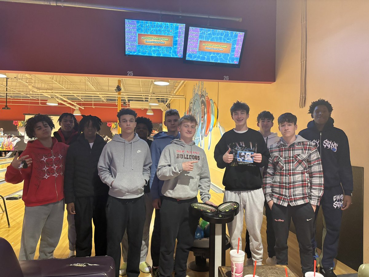 NewAlbanyHoops's tweet photo. Fun Wednesday night at Strike and Spare for some team bowling competition‼️🎳
Ben Seigel is our NABB bowling guru….until the next time 👀
#BulldogFamily #NABB https://t.co/qUbFUTkwcC