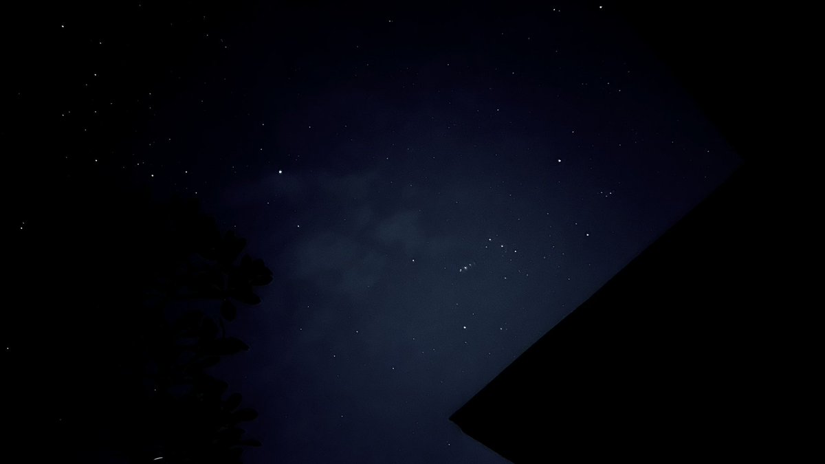 Red1Rider_'s tweet photo. One good thing about dark nights...the stars come out excellently. #Lunartic https://t.co/LWWiYkuprQ