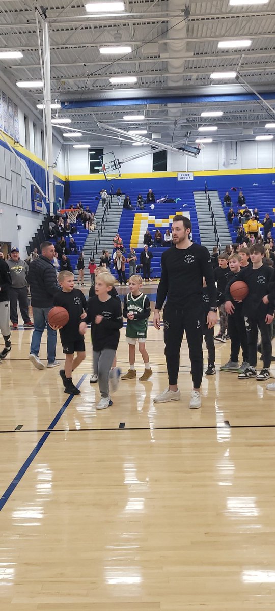 Nothing beats a random Wednesday night in the gym with <a href="/pconnaughton/">Pat Connaughton</a> !  <a href="/Bucks/">Milwaukee Bucks</a> <a href="/pcfoundation24/">Pat Connaughton Foundation</a> <a href="/MakeAWishWI/">Make-A-Wish Wisconsin</a> 

Be a part of our Make A Wish donation this year. Our goal is to break $200,000 this year.