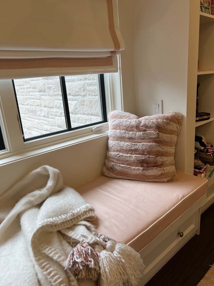 Aspect_creative's tweet image. Dreaming of a Roman shade paired with a matching seat cushion, but not sure where to start? 🤔 DM us to schedule a video consultation! 🌟 

#CustomDesign #HomeDecorHelp #StyleMadeSimple #InteriorDesign #SeatCushions #WindowTreatments #AspectWindowDecor #LoveYourWindows