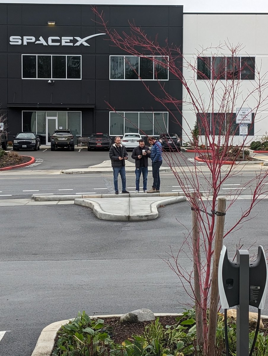 matthemonson's tweet photo. @longmier Talking to satellites! https://t.co/PDVEJkAHnq
