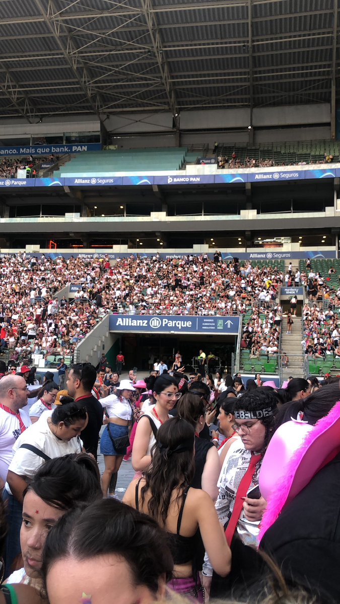 IzabNeves's tweet photo. Allianz Parque foi o lugar mais lindo que conheci ❤️
@AllianzParque https://t.co/Idy9pnoa1p