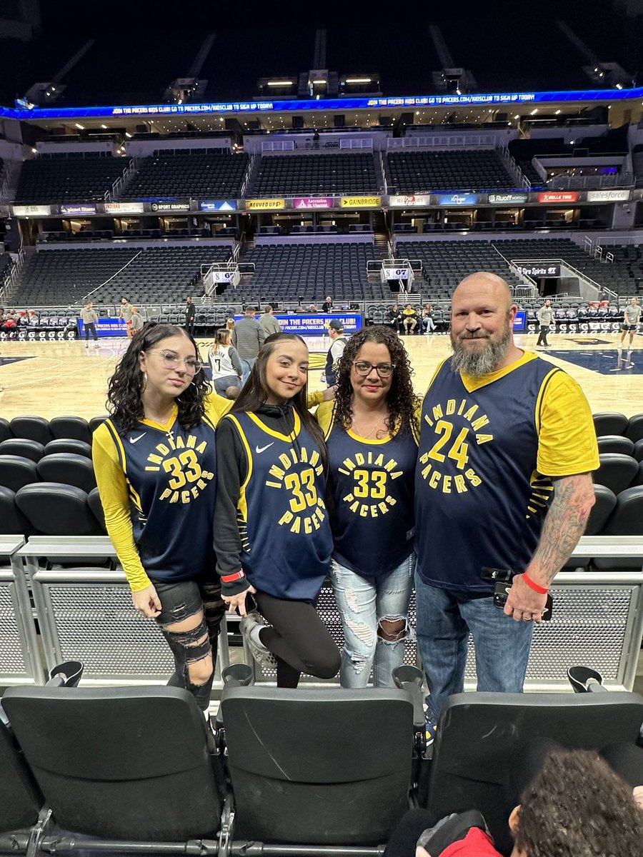 optionsined's tweet photo. Students, staff & families of Simon Youth Academy at Options Noblesville enjoyed an awesome night with the Indiana Pacers, along with Simon Youth Foundation on-court recognition! ๐
#SYFmeansGraduation #ExploreOptions #BelongBelieveAchieve https://t.co/uRCIVe6YFT