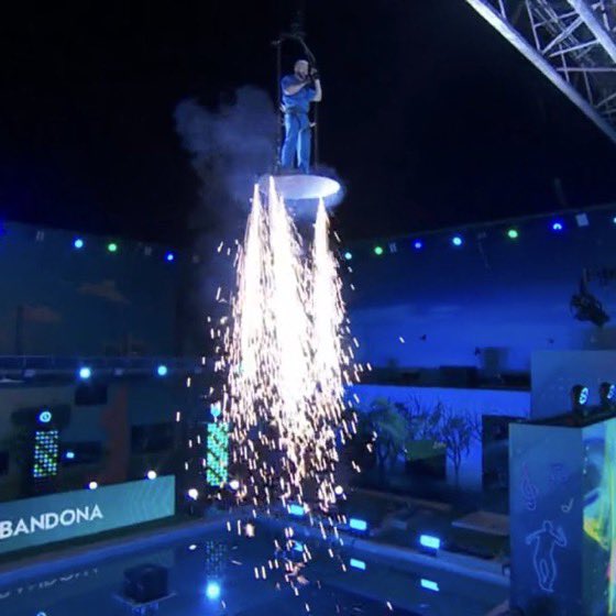 vittorfernando's tweet photo. meu deus o belo descendo do céu kkkkkkkkk #bbb24 https://t.co/Hi2H3KOxVS