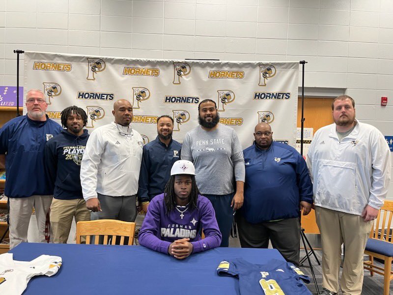 PelhamHornetFB's tweet photo. Congrats @BerdendrickJr on signing with Furman! https://t.co/iNIVex73Yp