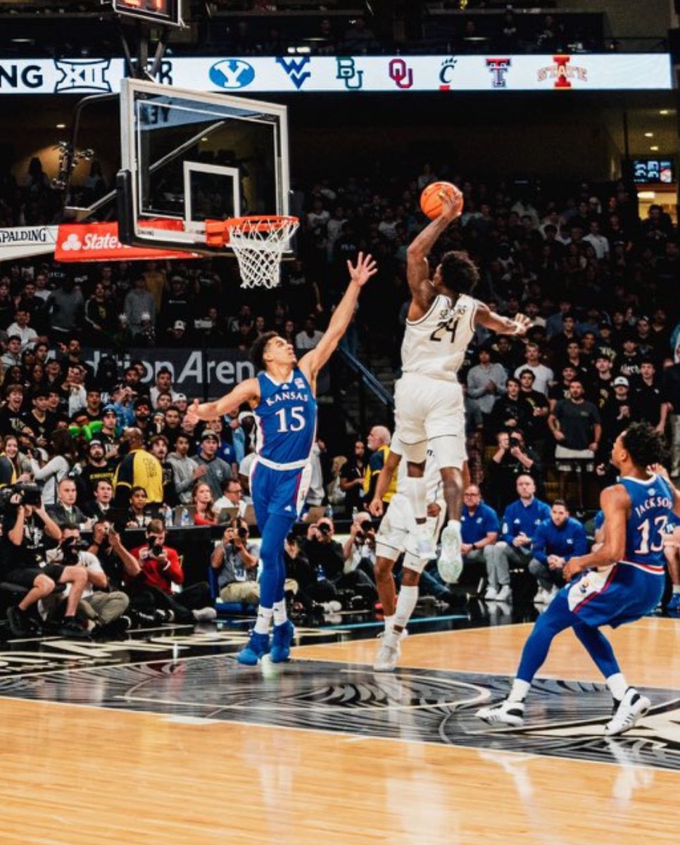 BarstoolBig12's tweet photo. Early candidate for picture of the year😳😳 @UCFStool https://t.co/qd3FM5KyKy