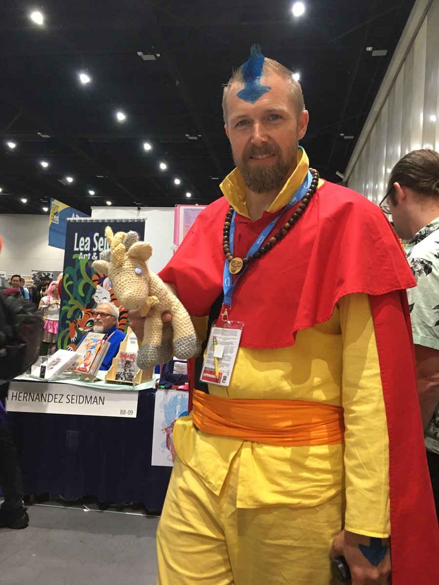 Murphysplush's tweet photo. #Aang and I are going on an ADVENTURE!!! He told me he's going to introduce me to Sokka and Zuko and Toph and Katara!!! Can't wait! #Murphysplush #Murphyplushtrips #SDCC23 #cosplay #Avatarthelastairbender #Aangcosplay #Avatarthelastairbendercosplay https://t.co/gqUnxJL5Uz