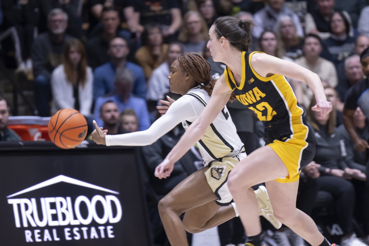 KrockPhoto's tweet photo. #4favs from 1st half of Purdue WBB vs Iowa #purdue https://t.co/jlIG9UuDIz