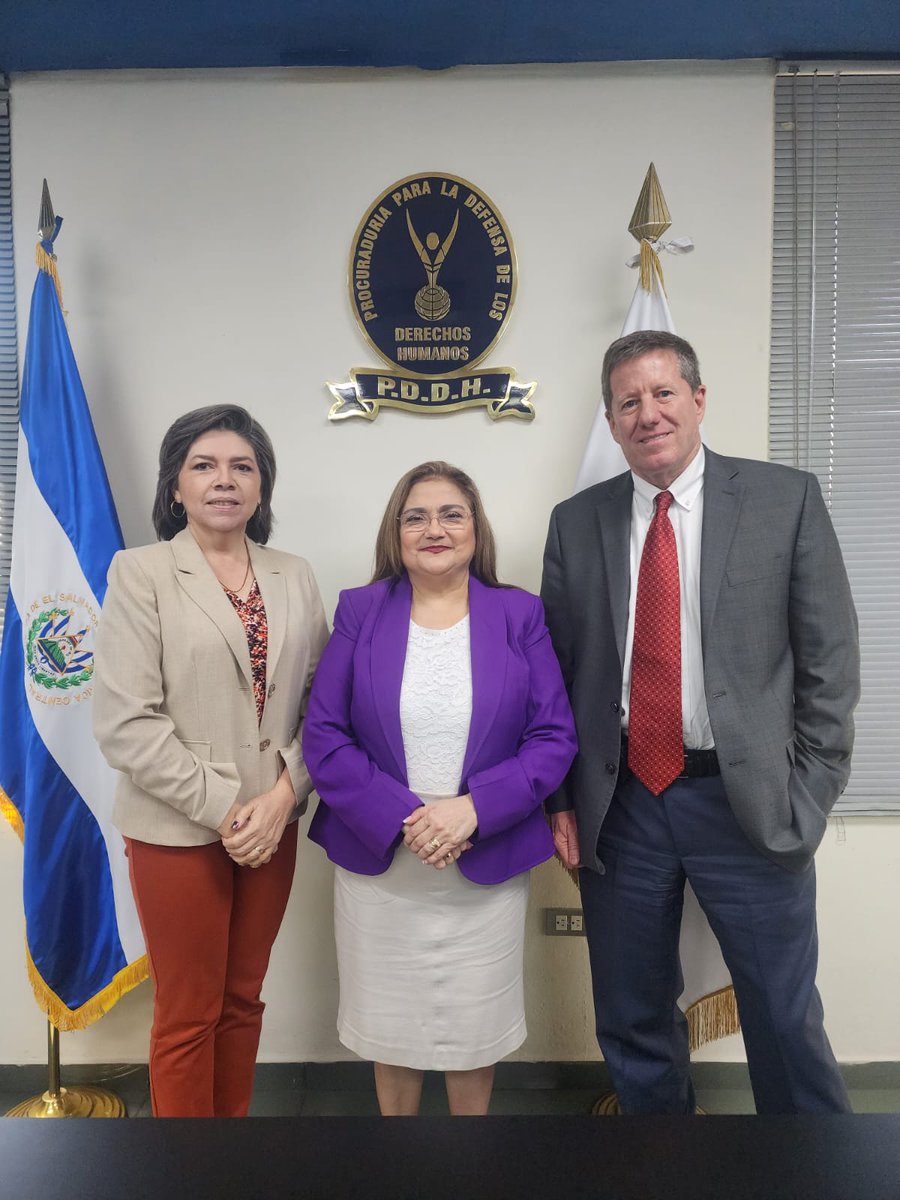 PDDHElSalvador's tweet photo. #ProcuradoraDDHH @RaqueldeGuevara sostuvo reunión con representantes de grupo #DEXIS, Kenia de Palacios y Mark Williams, que con fondos de @USAIDES, mostraron interés en apoyar el fortalecimiento y actualización del Sistema Informático de Gestión Inst. y del #ObservatorioDDHH. https://t.co/XLee3fxv09