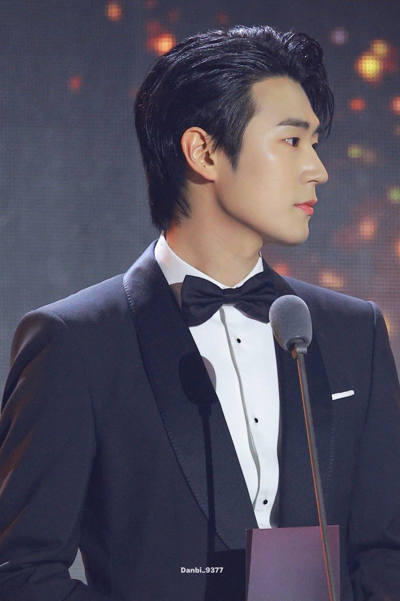 240110 써클차트 뮤직 어워즈
레전드👑
#박서함 #PARKSEOHAM