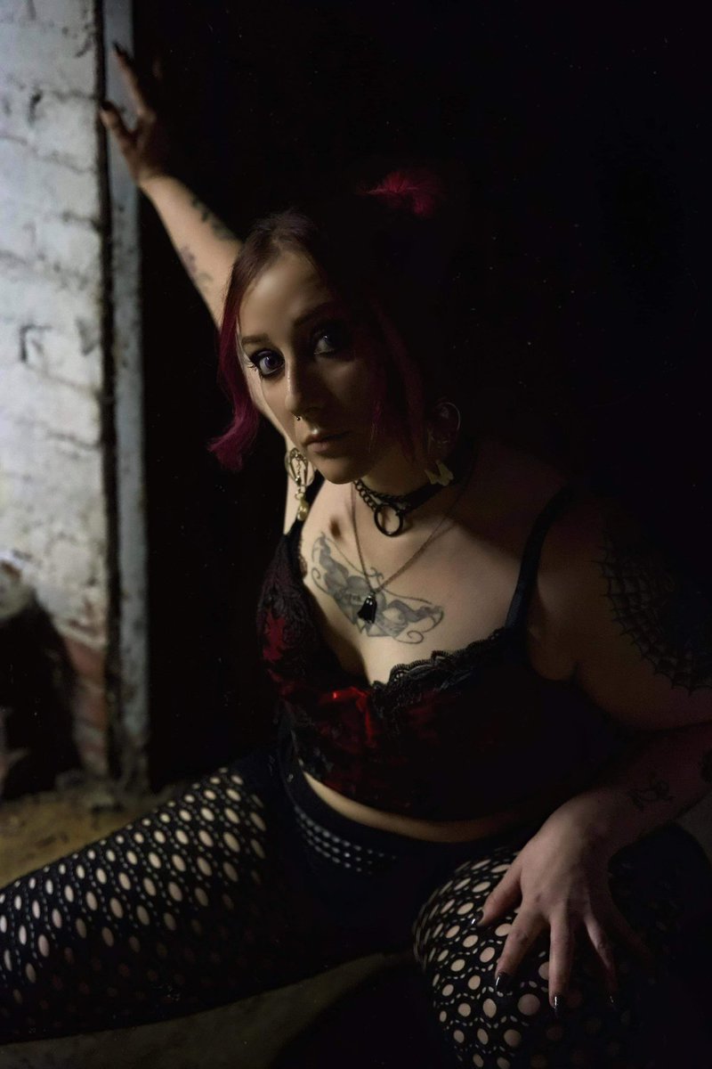 Don't be afraid, I don't bite. 

I'll just turn your brain to mush &amp; drain your life savings. 

🔥🔥 Approach 🔥🔥
