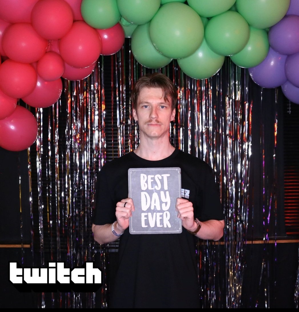 My dream job at Twitch comes to an end.

Working with the community for the last 2.5 years has been wonderful, you're all brilliant, and everyday was truly a blessing

To the team, you're all so talented &amp; I'm so proud of the work we achieved. I'm going to miss you all so much 💜