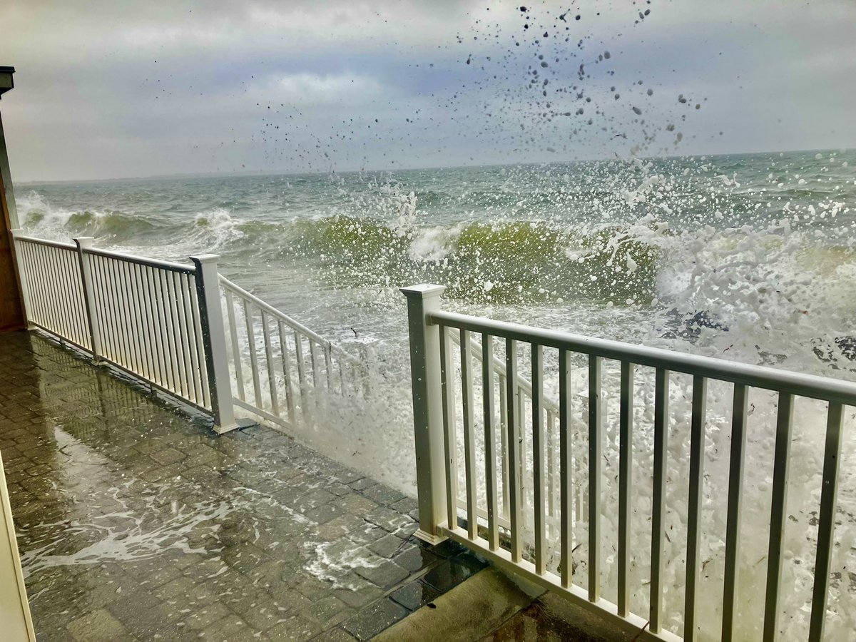 LaddCindyladd's tweet photo. Cape Cod Bay was a little wild today in Provincetown 😉 @ericfisher @PeteNBCBoston @NBC10Boston @MattNBCBoston @PtownTourism @CapeCodcom @capecodweather @CapeCodInsta https://t.co/cgzg5n8mPT