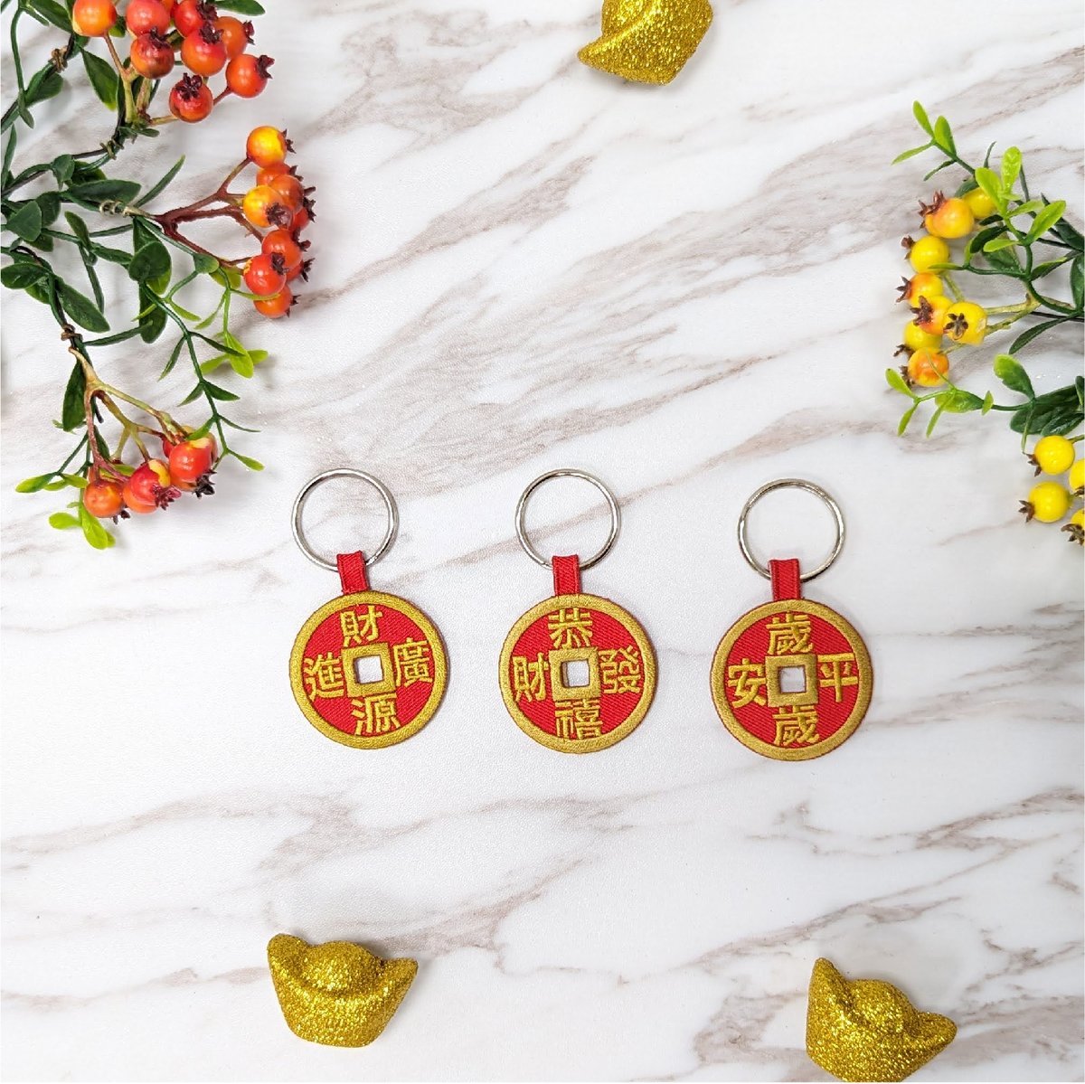 【刺繡吉祥話鑰匙圈】圓形款
輕輕放入口袋，重重擁有祝福。🧧️
讓吉祥和好運總是伴隨著你！💖

趕快來商場看看吧👇
pinkoi.com/product/45Pha8…
#龍年 #新年禮物 #春節 #刺繡 #客製化 #鑰匙圈 #吉祥
#happylunarnewyear #dragon #embroidery #custom #keychain