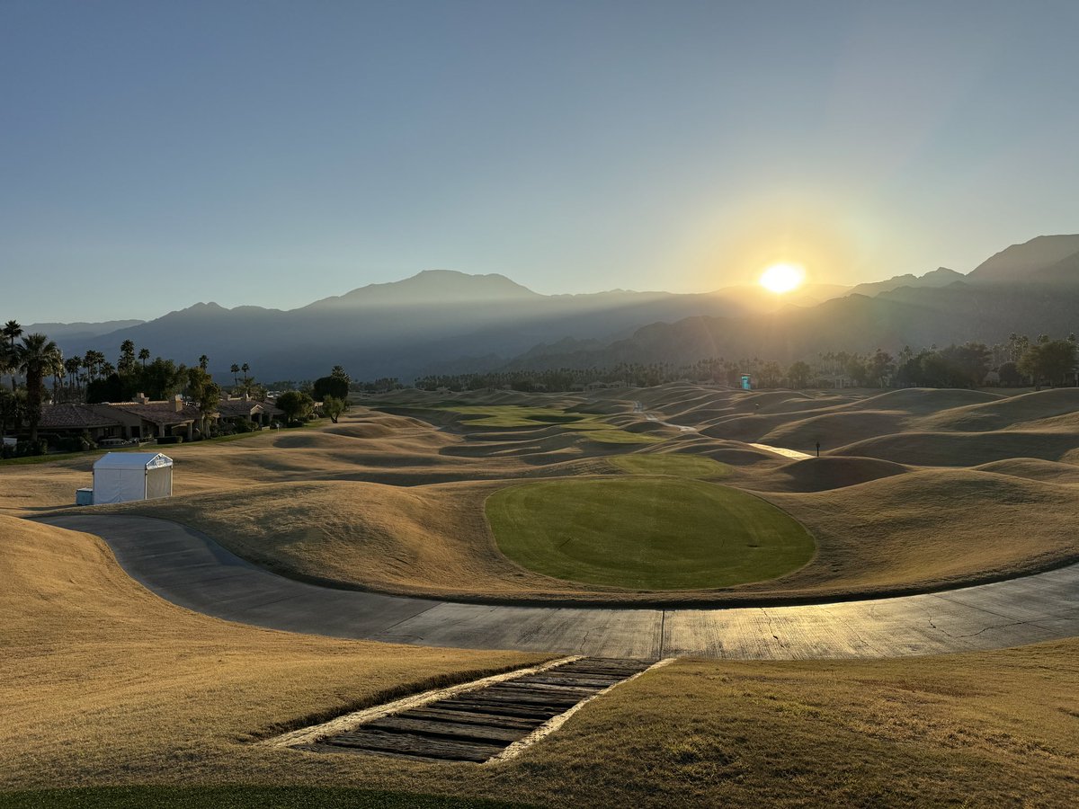 Picture perfect turf conditions ahead of the @theamexgolf in Advance Week @PGAWESTGOLF by @pgawestagronomy. Big thanks go the the crew, @Den_J_Hart @Whaley_KC & twitterless Brian Sullivan!