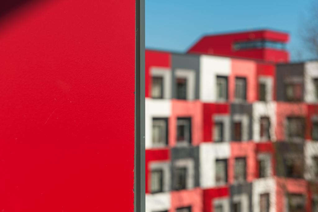 Revitalizing Essen's student dorm with a burst of color! Originally built in the 1970s, this energy-efficient upgrade features a rhythmic façade by @ArchitekturContorMS. Check out the mix of Trespa® Meteon® Uni Colours creating a modern look!