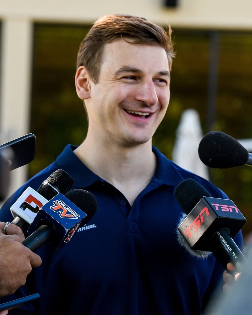 me smiling at the haters who said we couldn’t get hyman to the all stars:

#NHLAllStarVote Zach Hyman