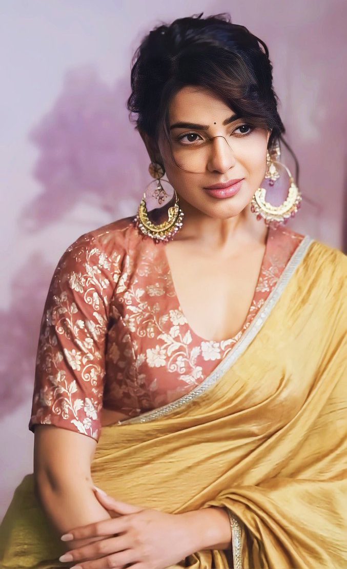 SAMANTHATRENDZ's tweet photo. #SamanthaRuthPrabhu Queen👑 https://t.co/b6ATtn2Qcn